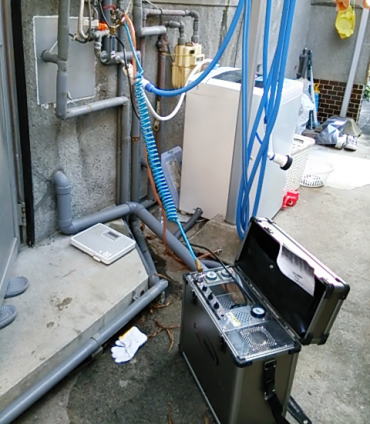 給水洗浄作業中